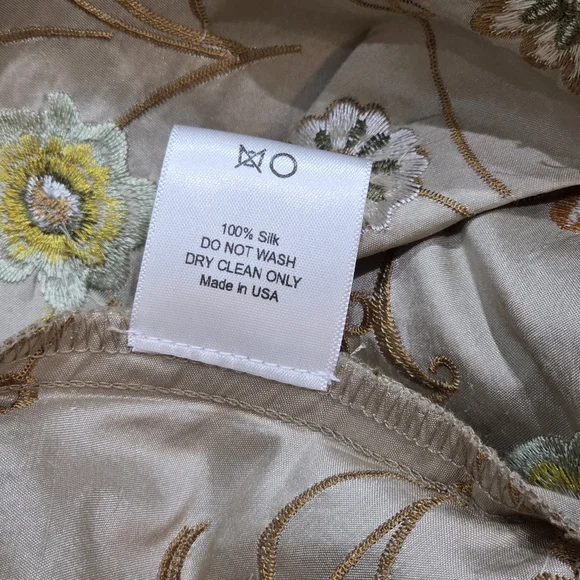 HOUSE OF AAMA Elegant Floral Beige Silk Dress With Floral Embroidery Size 6 - Picture 9 of 11